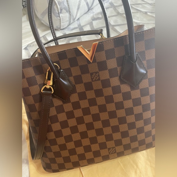 Authentic Louis Vuitton Damier Ebene Kensington - Picture 6 of 10